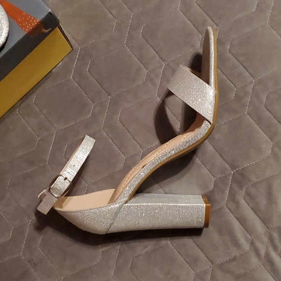 NIB Silver Strappy Heels - Picture 7 of 16